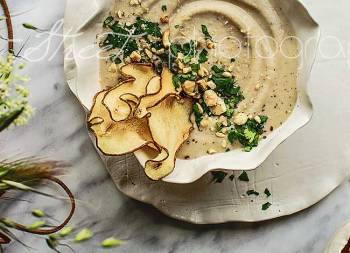 Crema de coliflor y pera con avellanas
