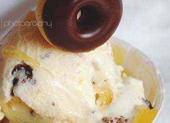 Helado cremoso de naranja y chocolate