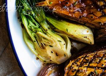 Berenjenas glaseadas con pak choy