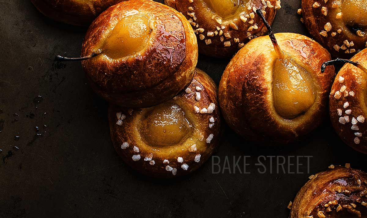 Brioches with pears