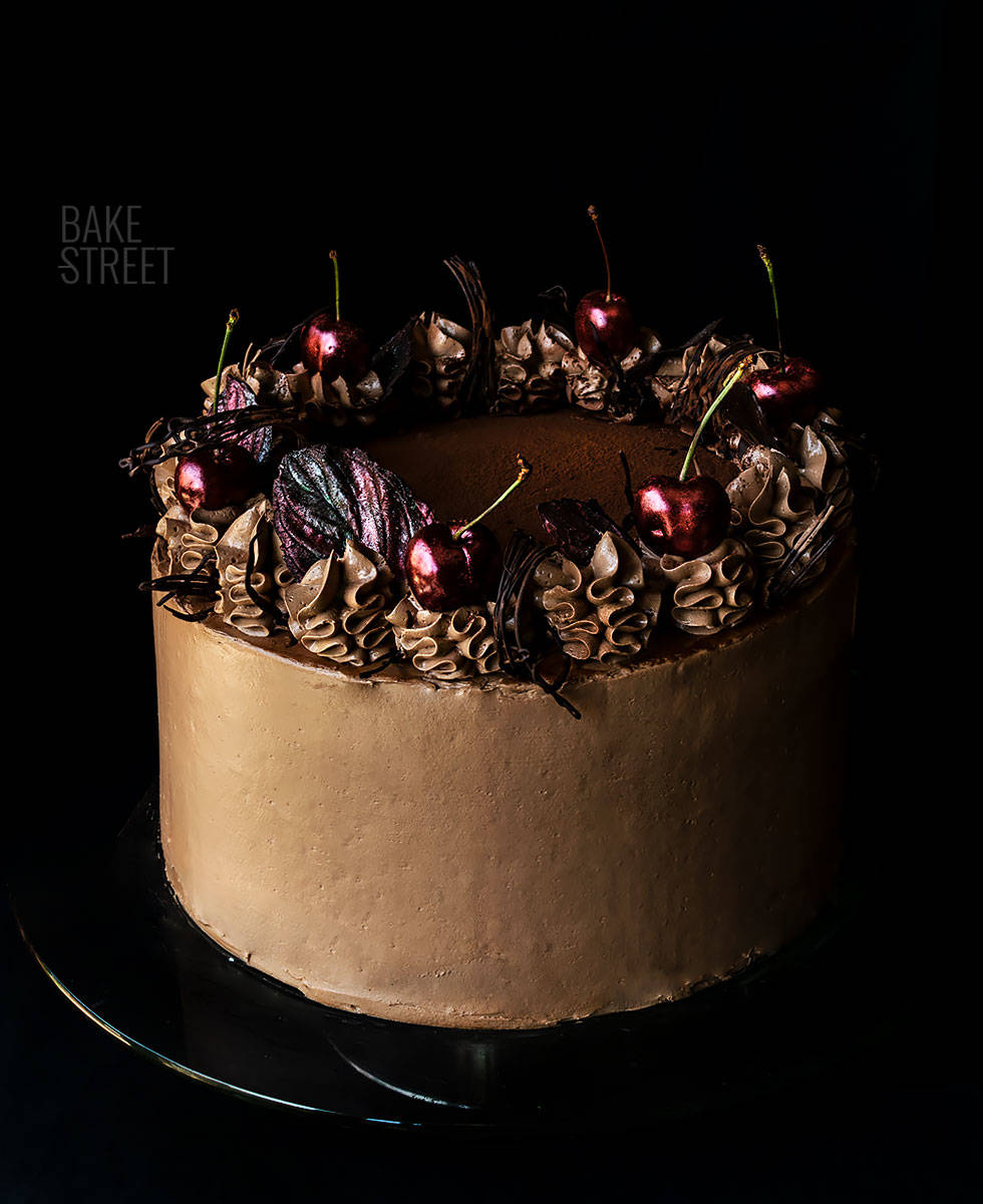 Tarta de chocolate con decoración de Swiss meringue buttercream de  chocolate. Bizcocho de chocolate. - Tengo un horno y sé cómo usarlo