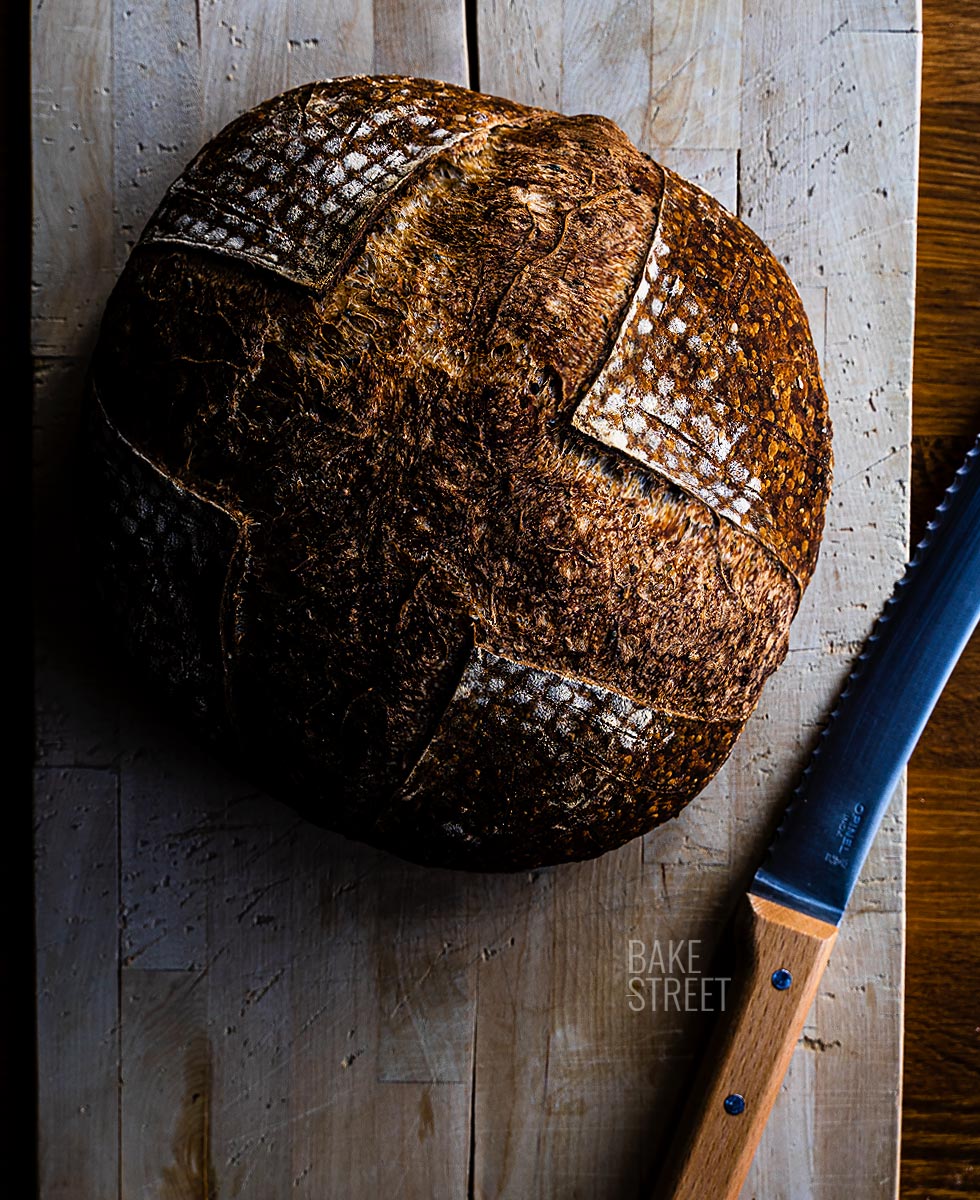 Cómo hacer una hogaza de pan con masa madre 