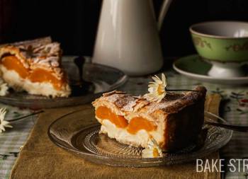 Pastel de crema y melocotón