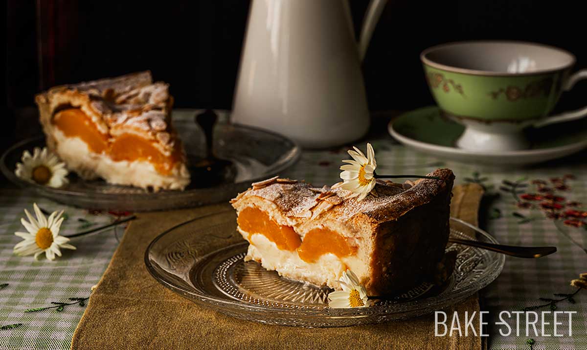 Pastel de crema y melocotón