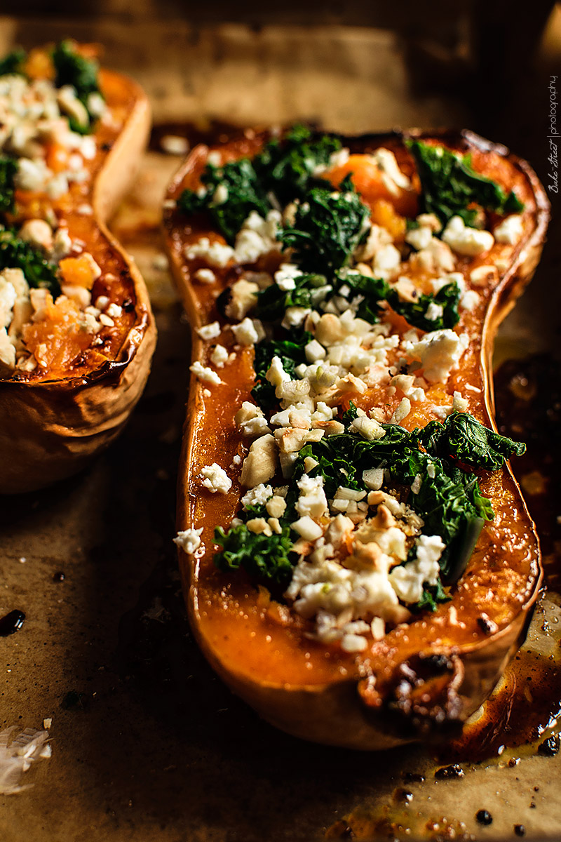 Calabaza asada con kale, feta y granada