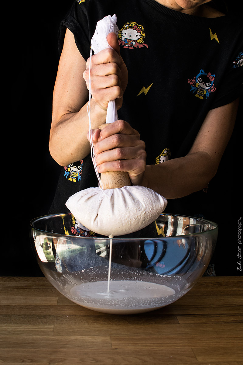 Cómo hacer leche de almendras