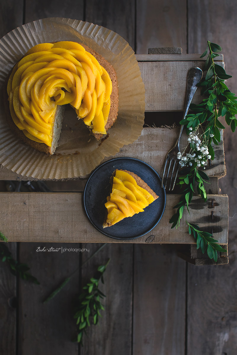 Pastel de naranja, miel y polenta