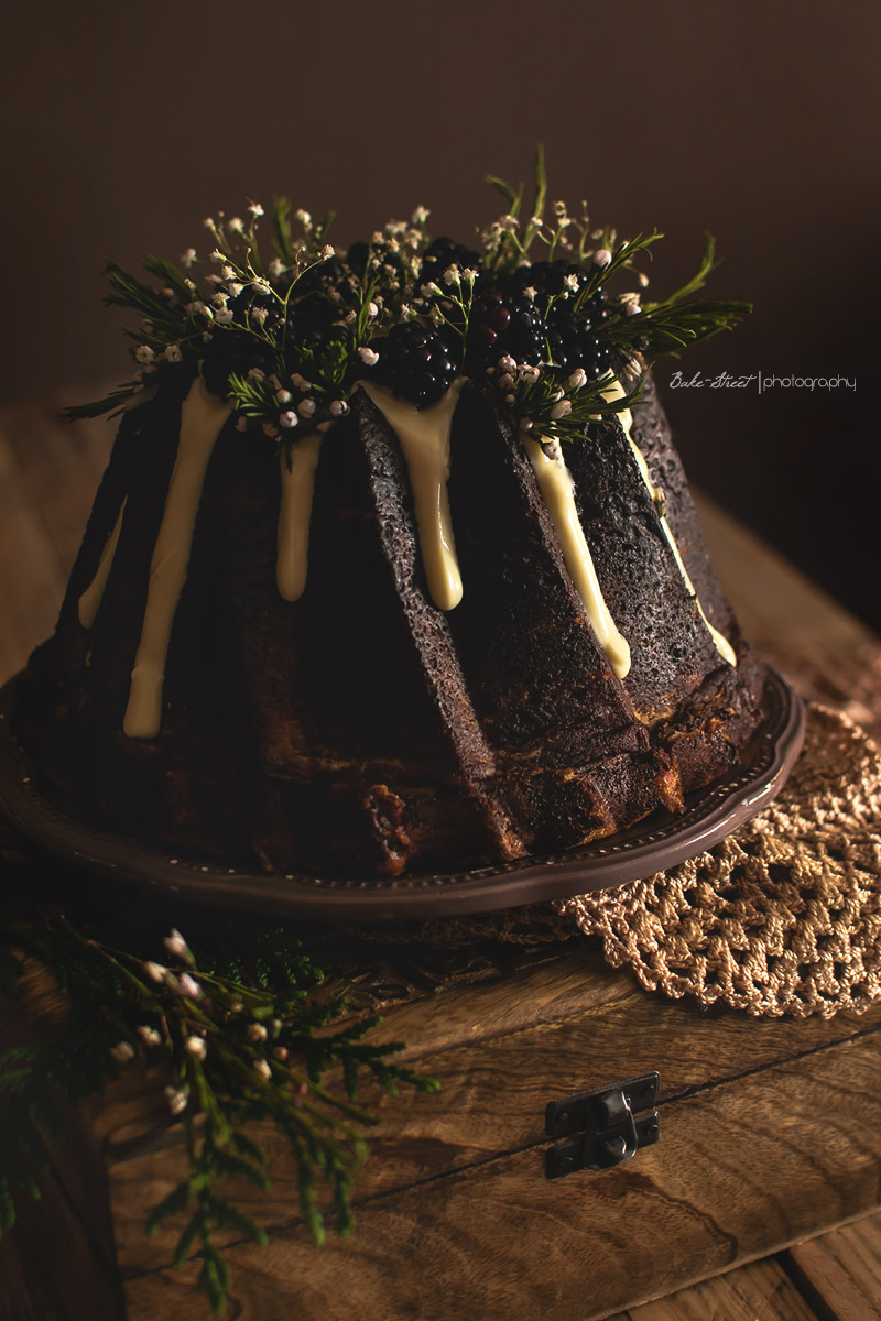 Bundt Cake de moras y chocolate blanco