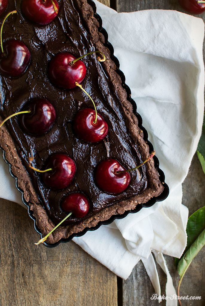 Pastel de chocolate y cerezas 