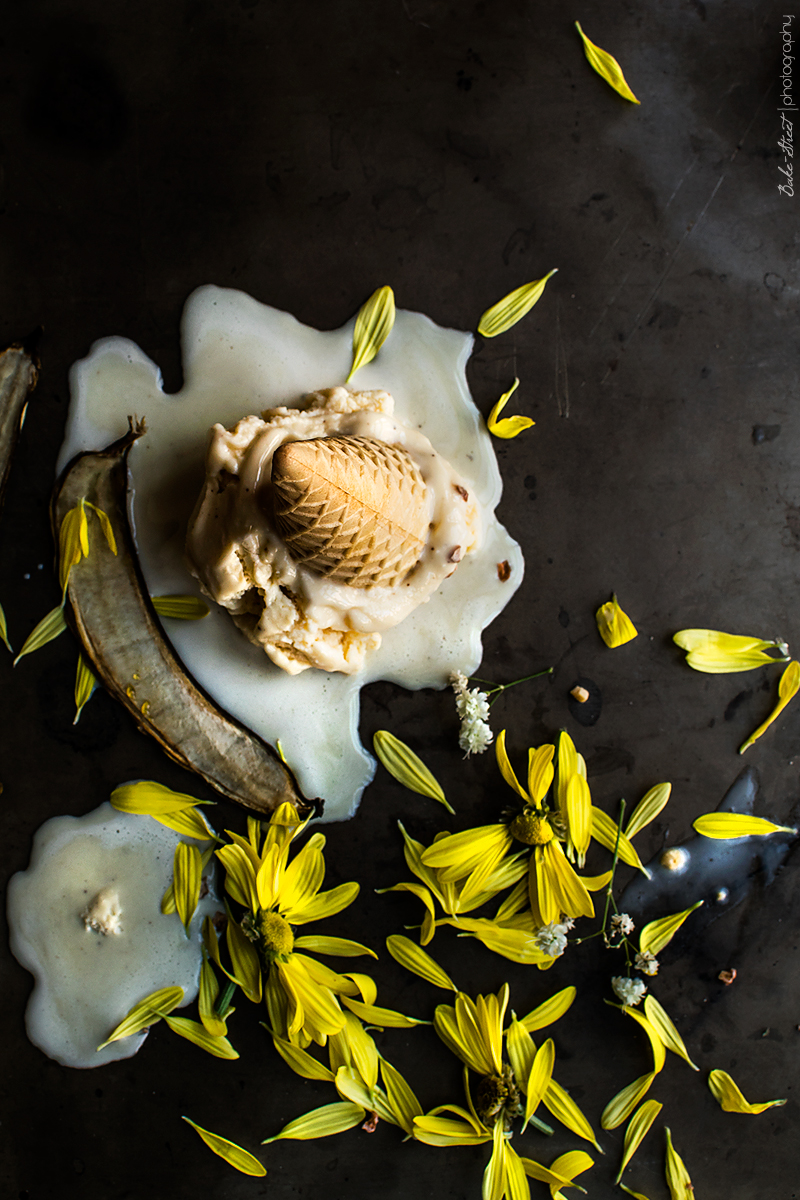 Helado de beurre noisette con chips de plátano