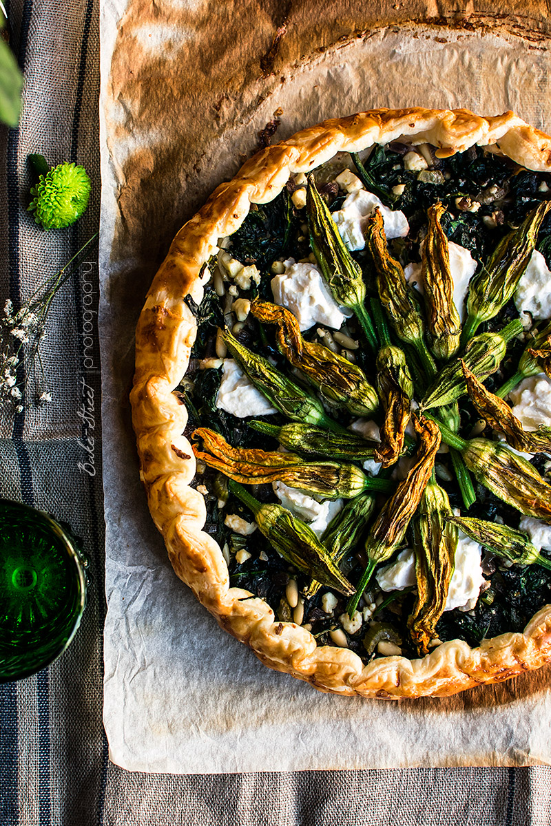 Pastel de Córcega con flores de calabacín