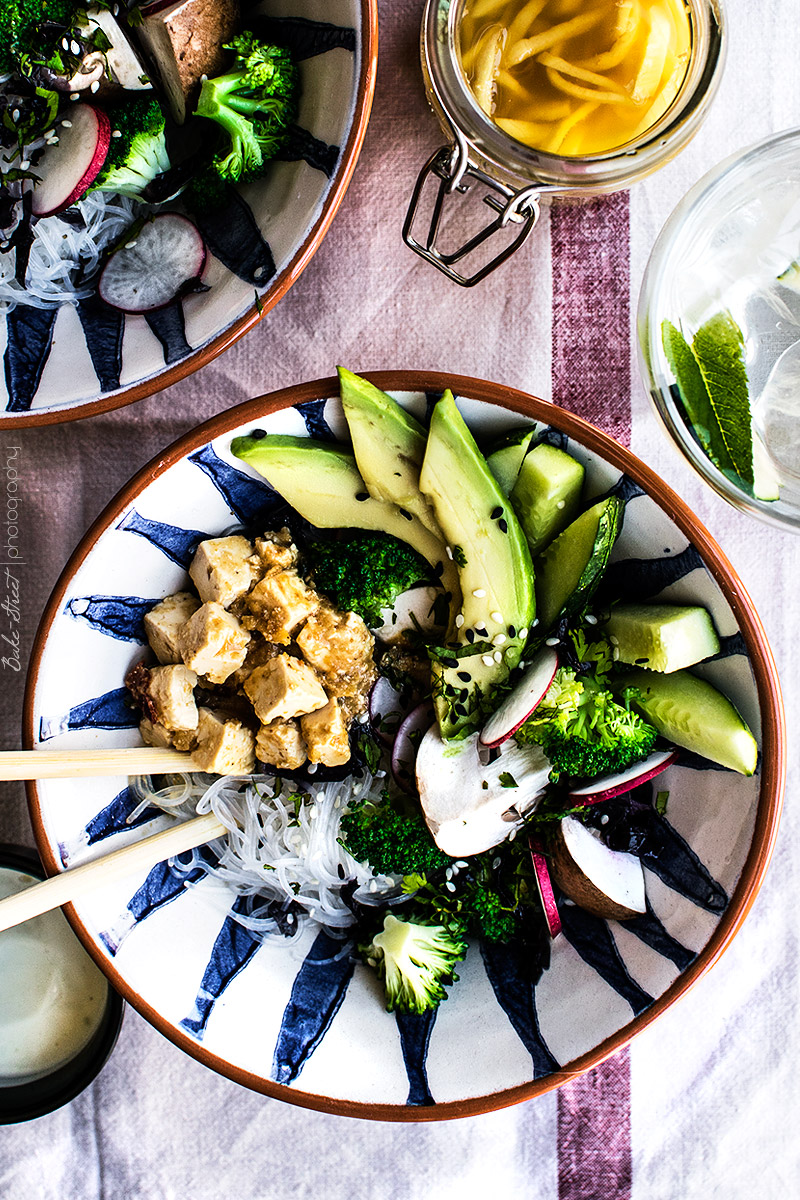 Vermicelli con feta marinado y yogurt de wasabi