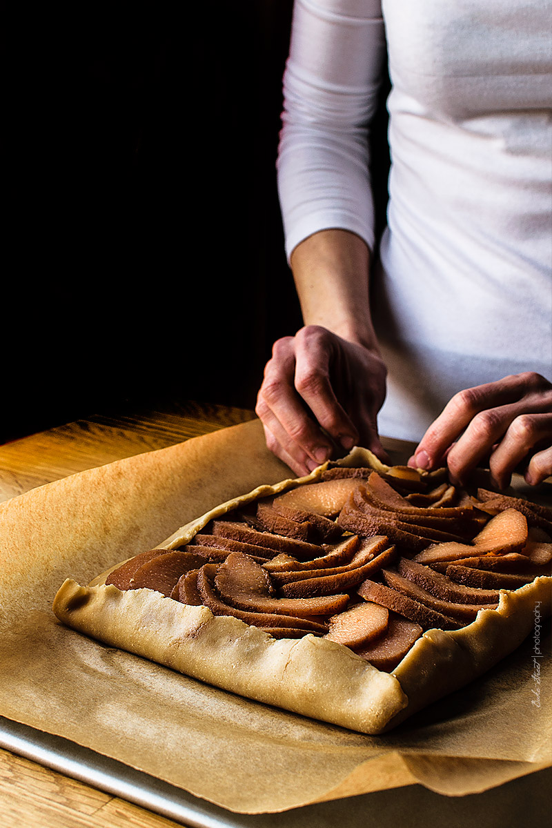 Galette de membrillo, crema de almendra y pistachos