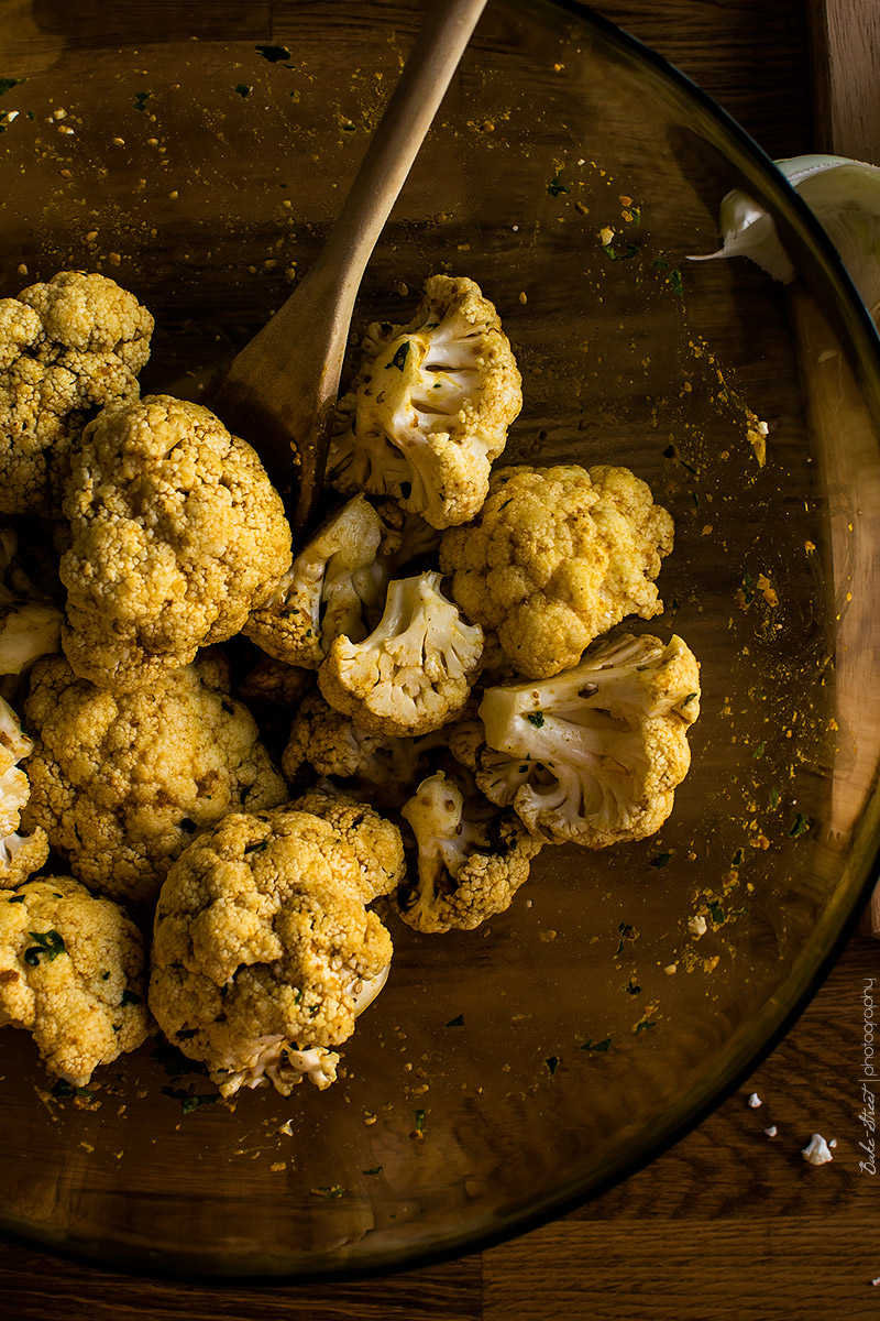 Coliflor Tandoori con raita de anacardos