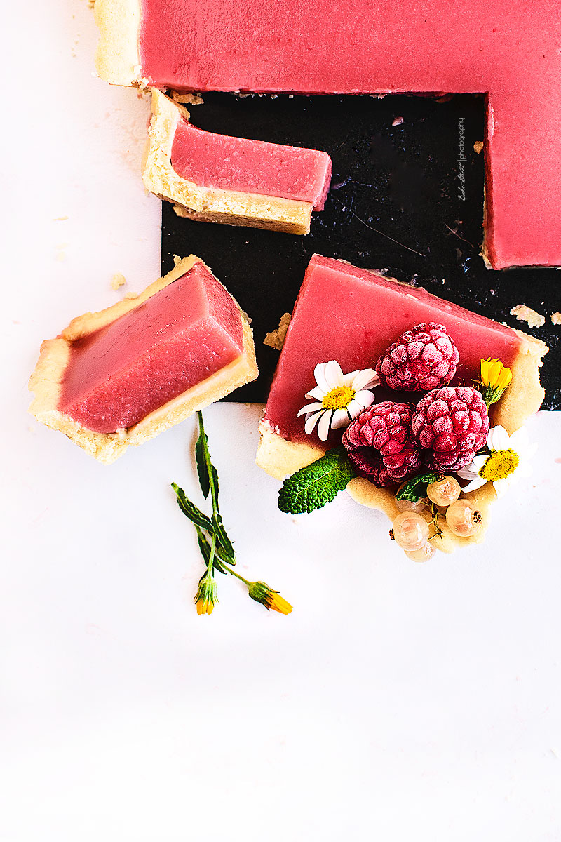 Tarta de fresa, hierbabuena y pimienta rosa