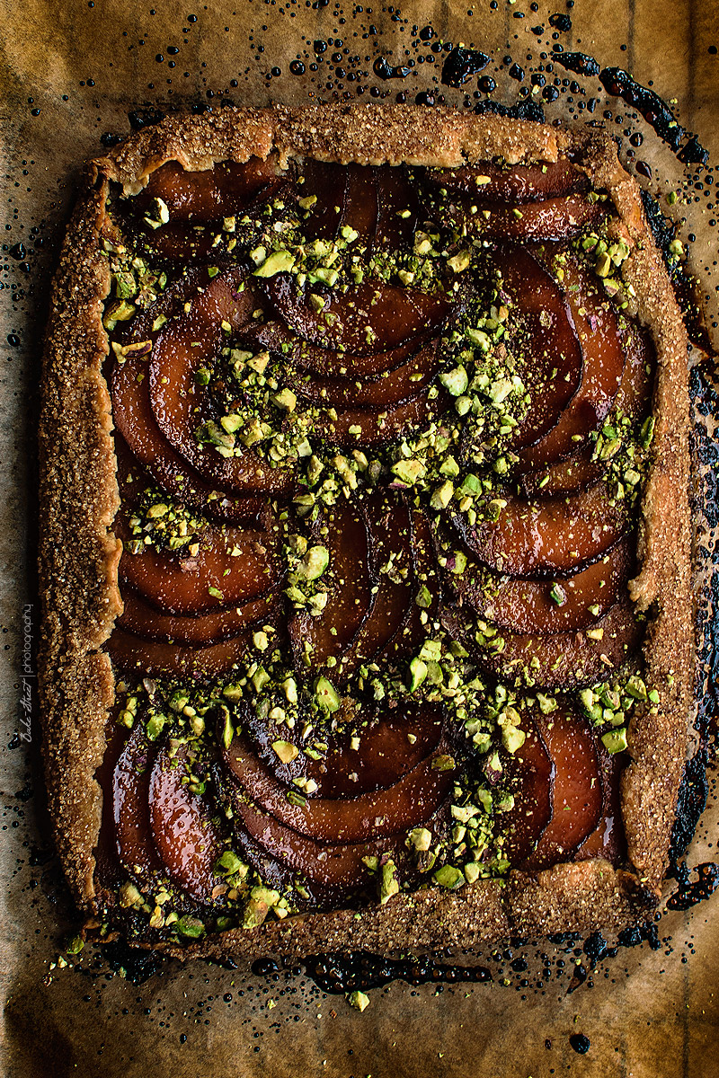 Galette de membrillo, crema de almendra y pistachos