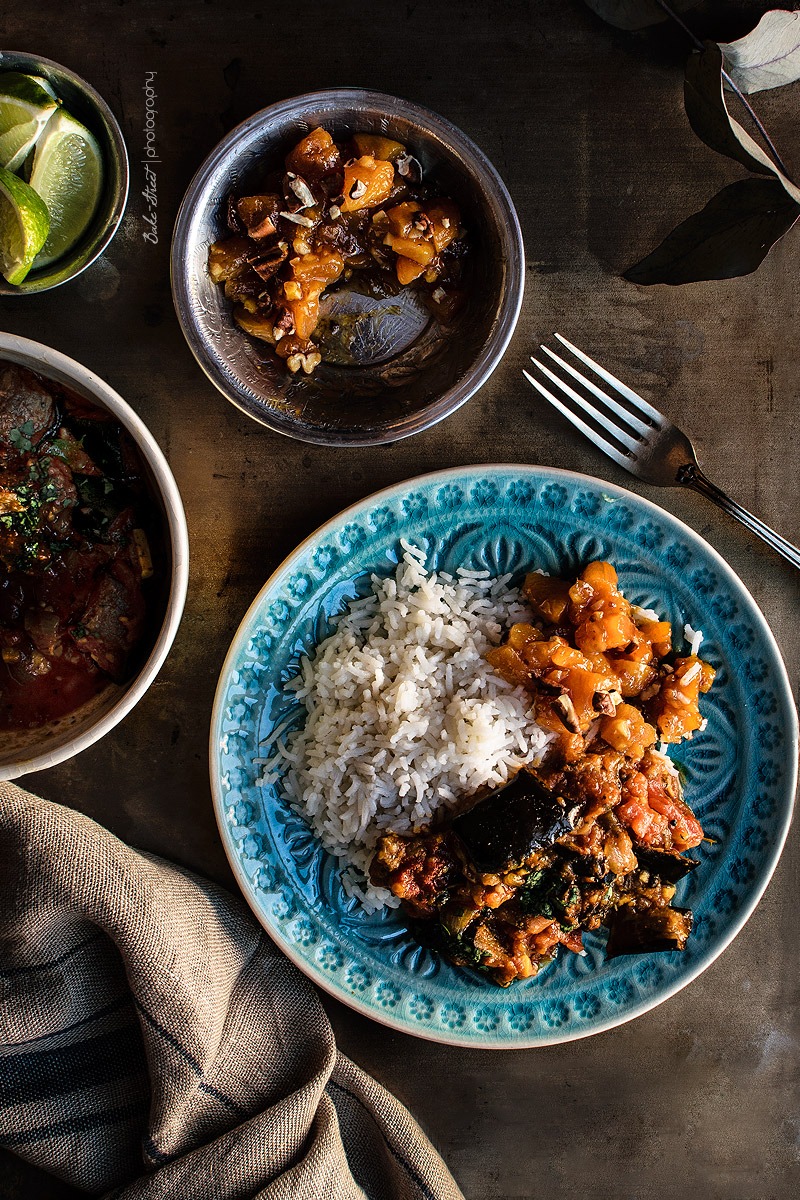 Arroz infusionado con cardamomo y curry de berenjenas