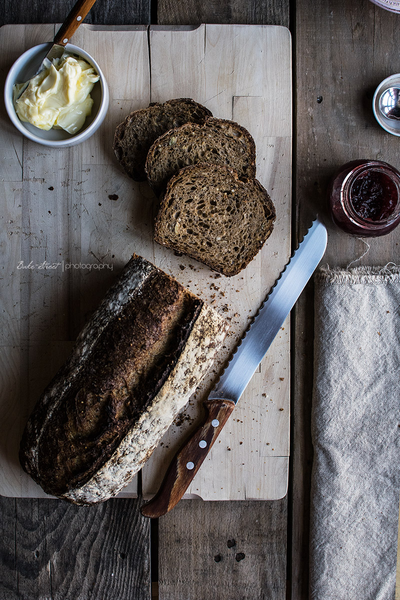 Pan de semillas e integral en molde 