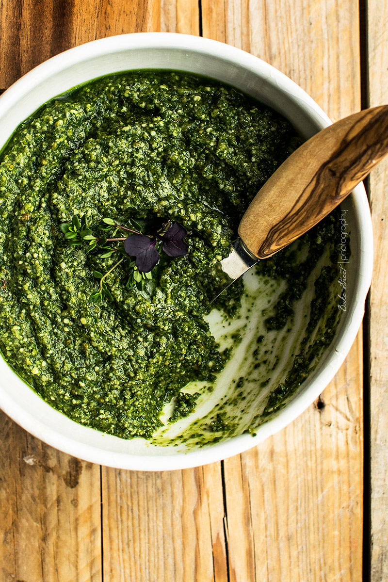 Tostas de pesto con Kale y crema de jengibre