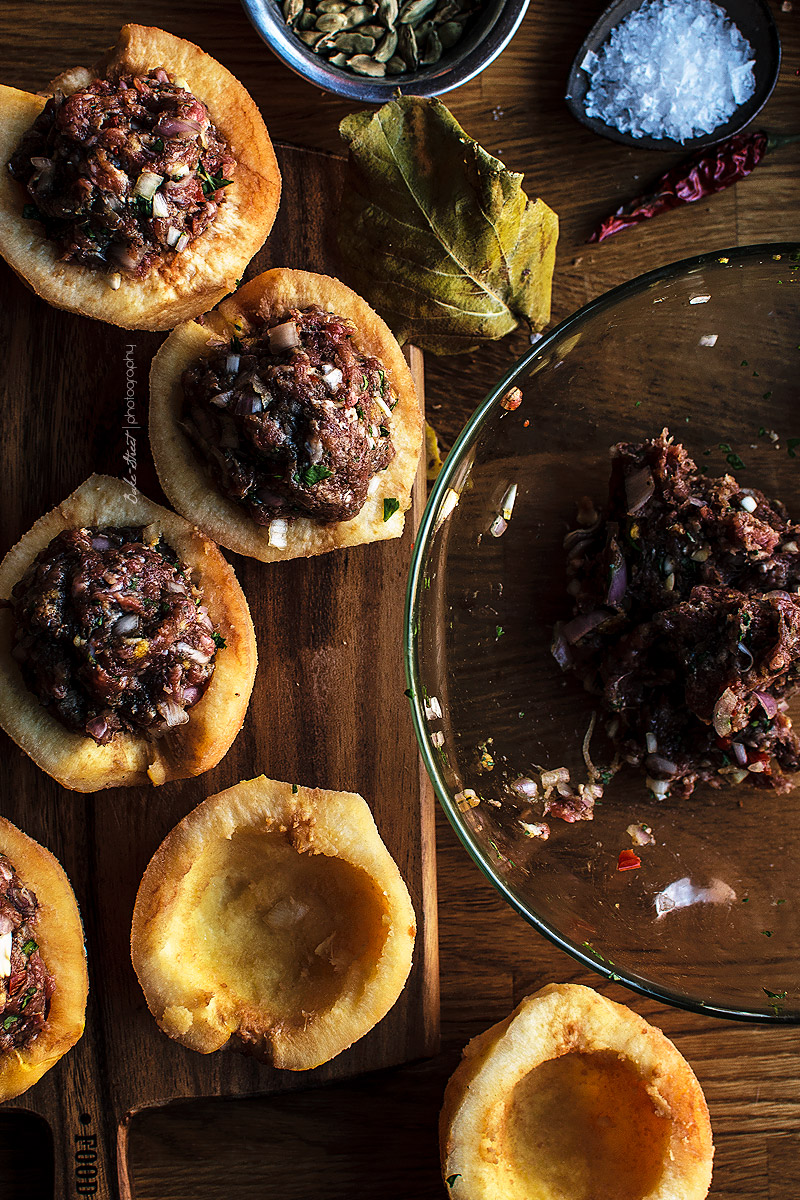 Membrillos rellenos de cordero con granada y cilantro