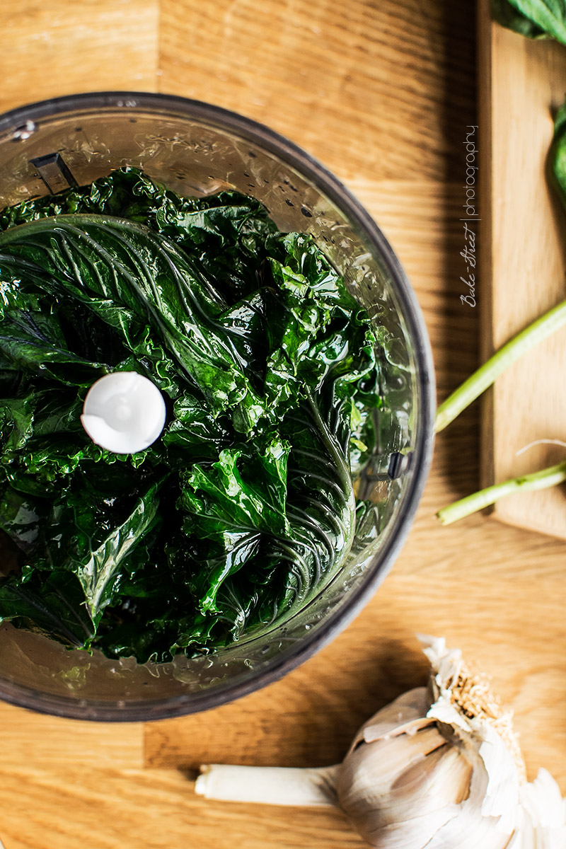 Tostas de pesto con Kale y crema de jengibre