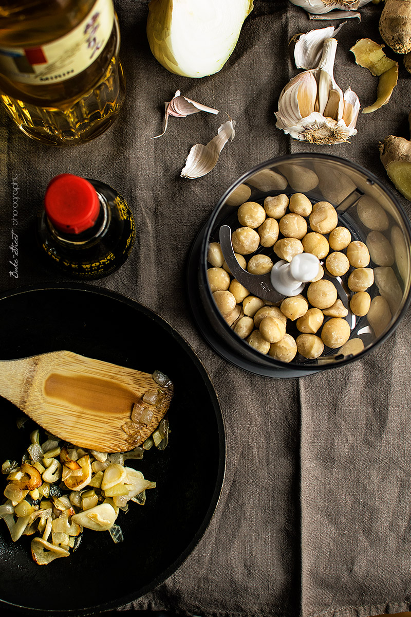 Rollos de Kale con salsa de macadamia y lima