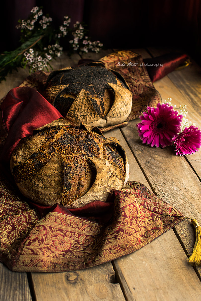 Pan de mostaza con pétalos y toffee Garam Masala 