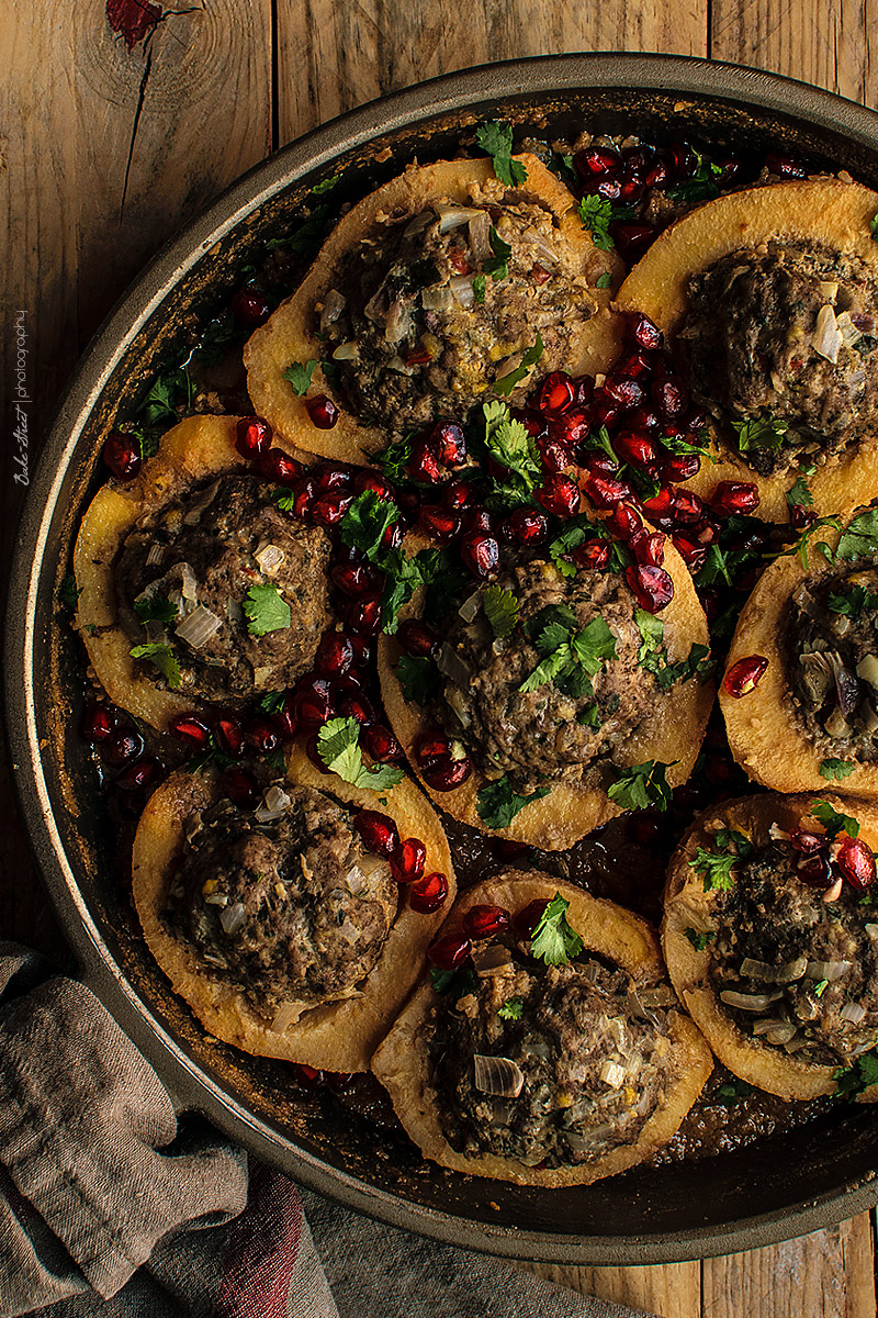 Membrillos rellenos de cordero con granada y cilantro