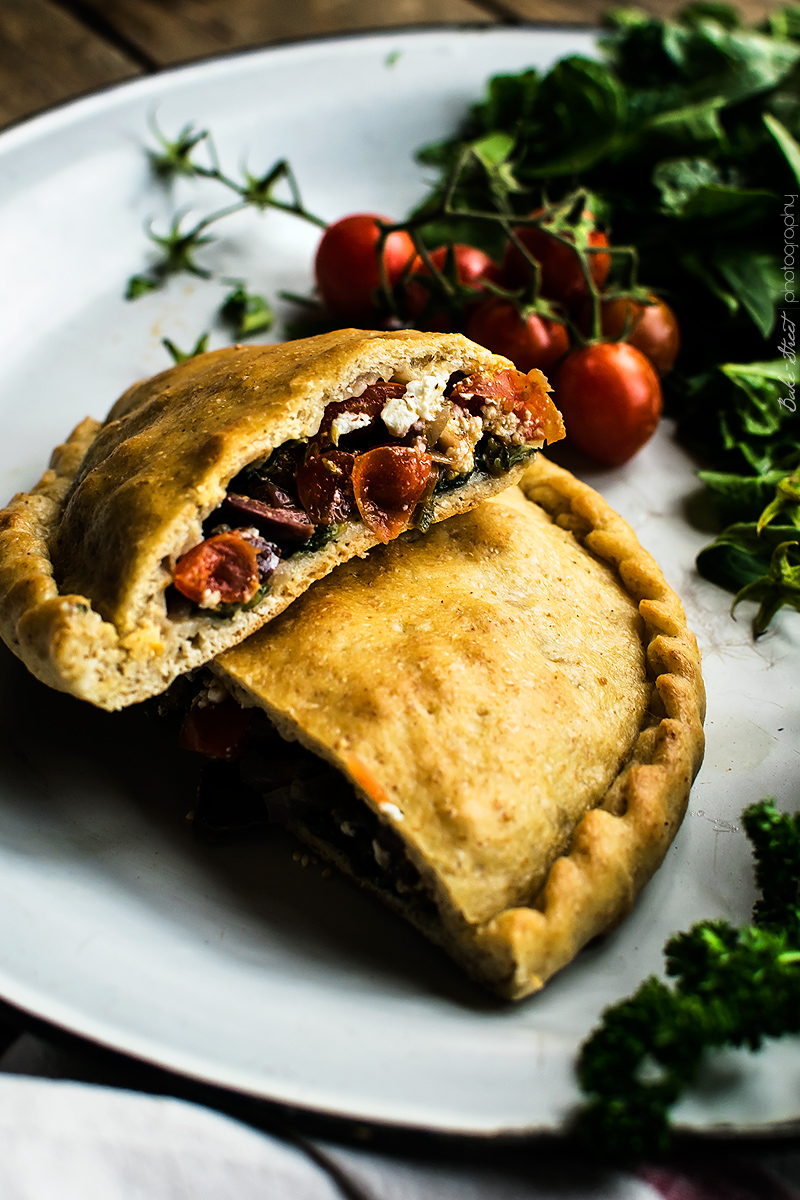 Calzone de espinacas, cherry y feta