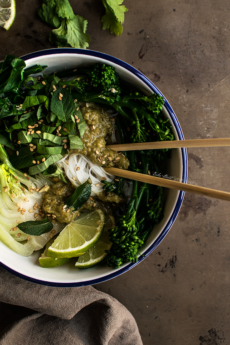 https://bake-street.com/noodles-con-curry-verde-y-pak-choy/