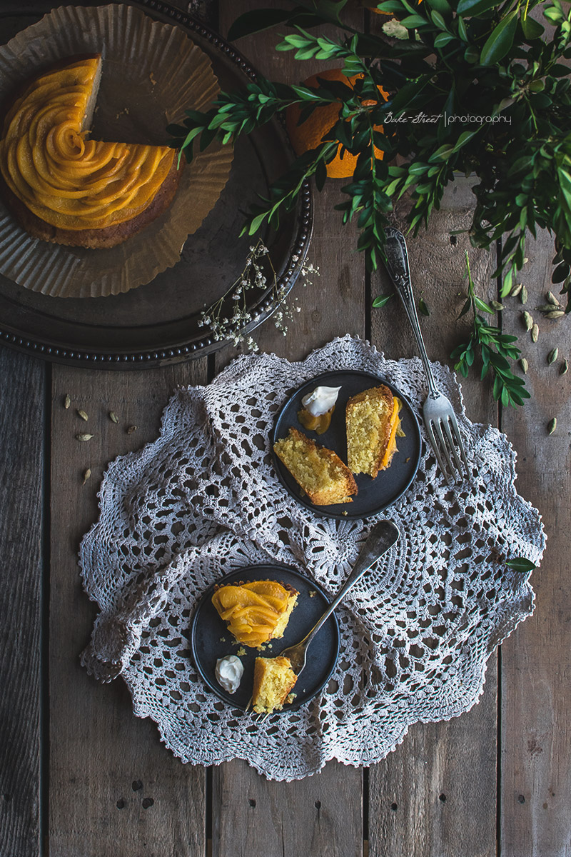 Pastel de naranja, miel y polenta