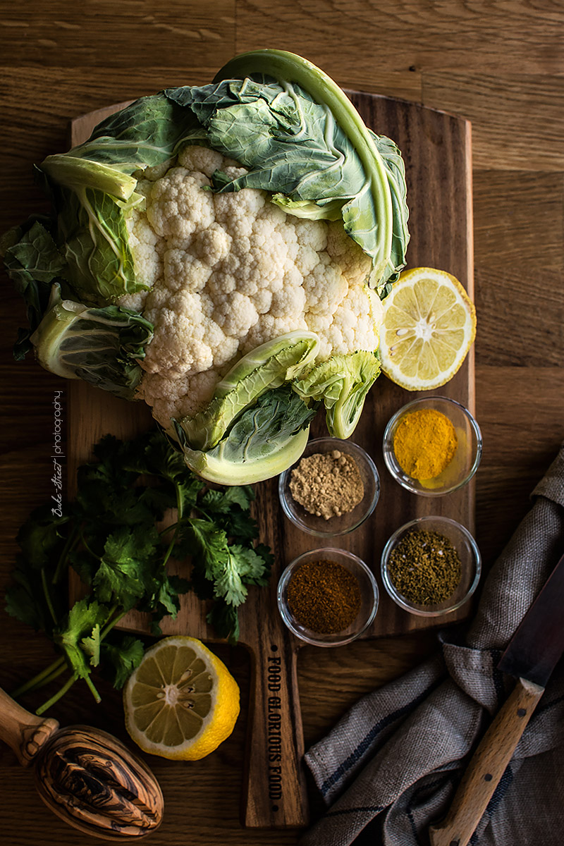 Coliflor Tandoori con raita de anacardos